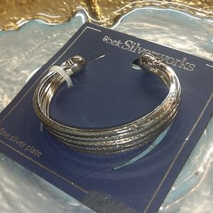 ~BEAUTIFUL~FINE SILVER PLATE BRACLET~FROM BELKS~
